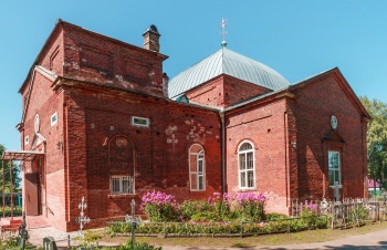 Храм Святых Апостолов Петра и Павла в городе Валдае