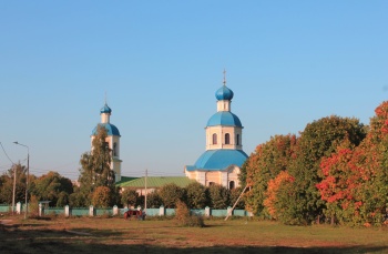 Храм Святых Апостолов Петра и Павла в Ясеневе - архитектурная достопримечательность