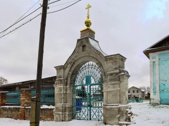 Входная арка Церкви Ильи Пророка в селе Малое Ильинское