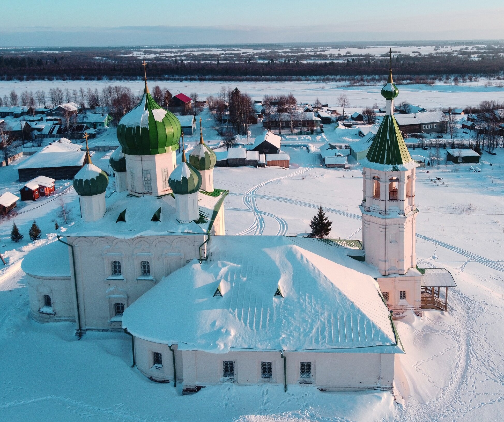 Введенская церковь в селе Хаврогоры - зимний аэрофотоснимок