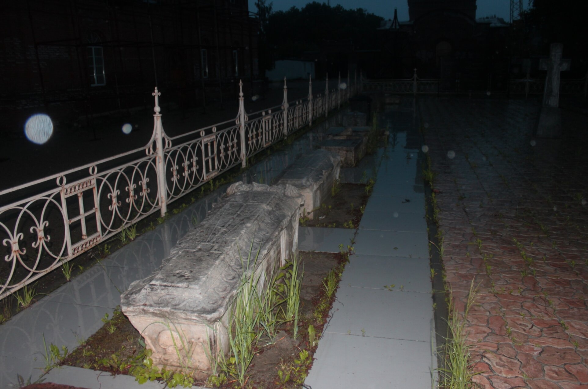 Некрополь Свято-Лаврентьева монастыря в Калуге