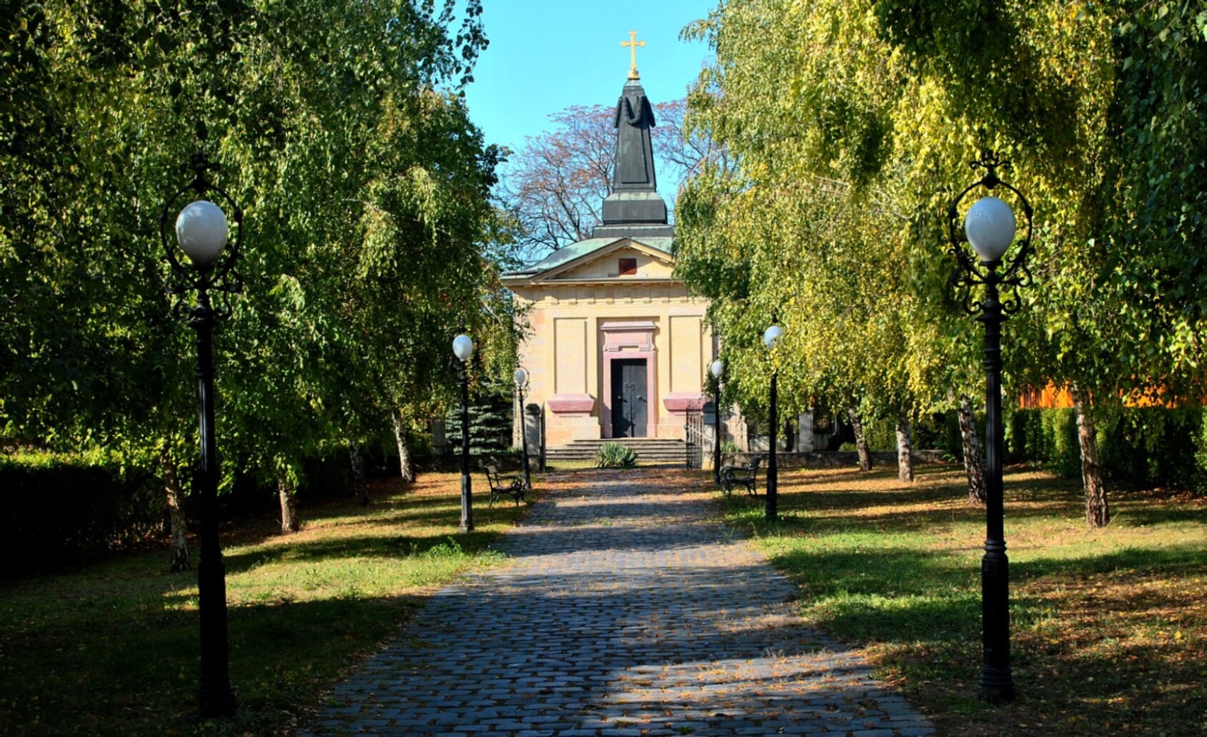 Часовня-усыпальница великой княгини Александры Павловны в Урёме