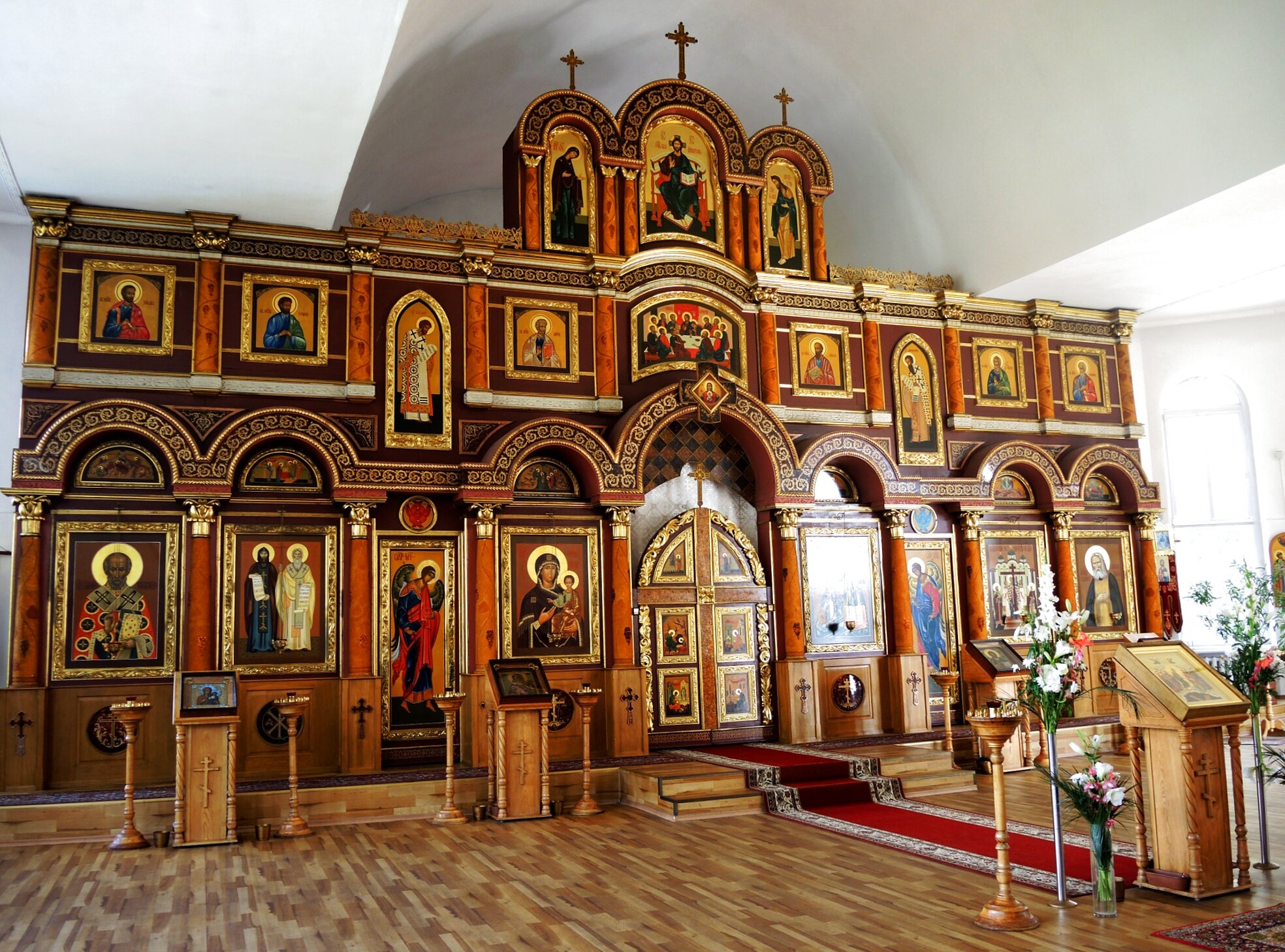 Янтарный иконостас Крестовоздвиженского собора в Калининграде