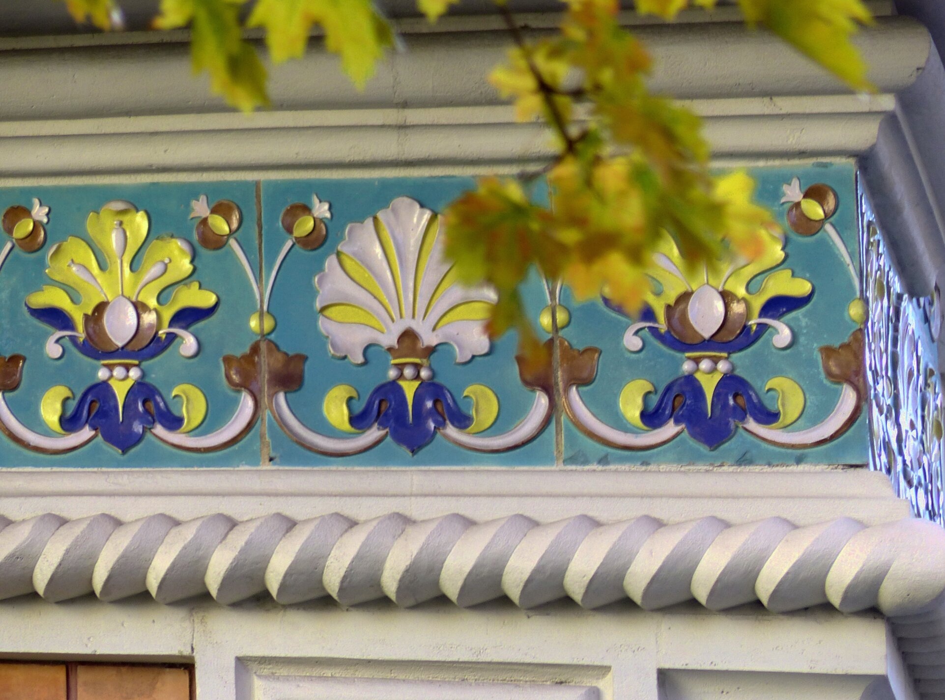 Керамический орнамент Свято-Никольского собора в Вене