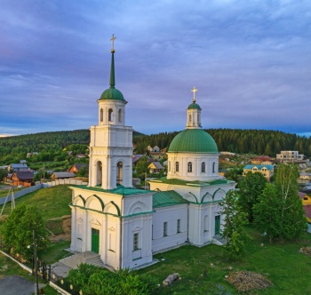 Храм Святых Апостолов Петра и Павла в Черноисточинске