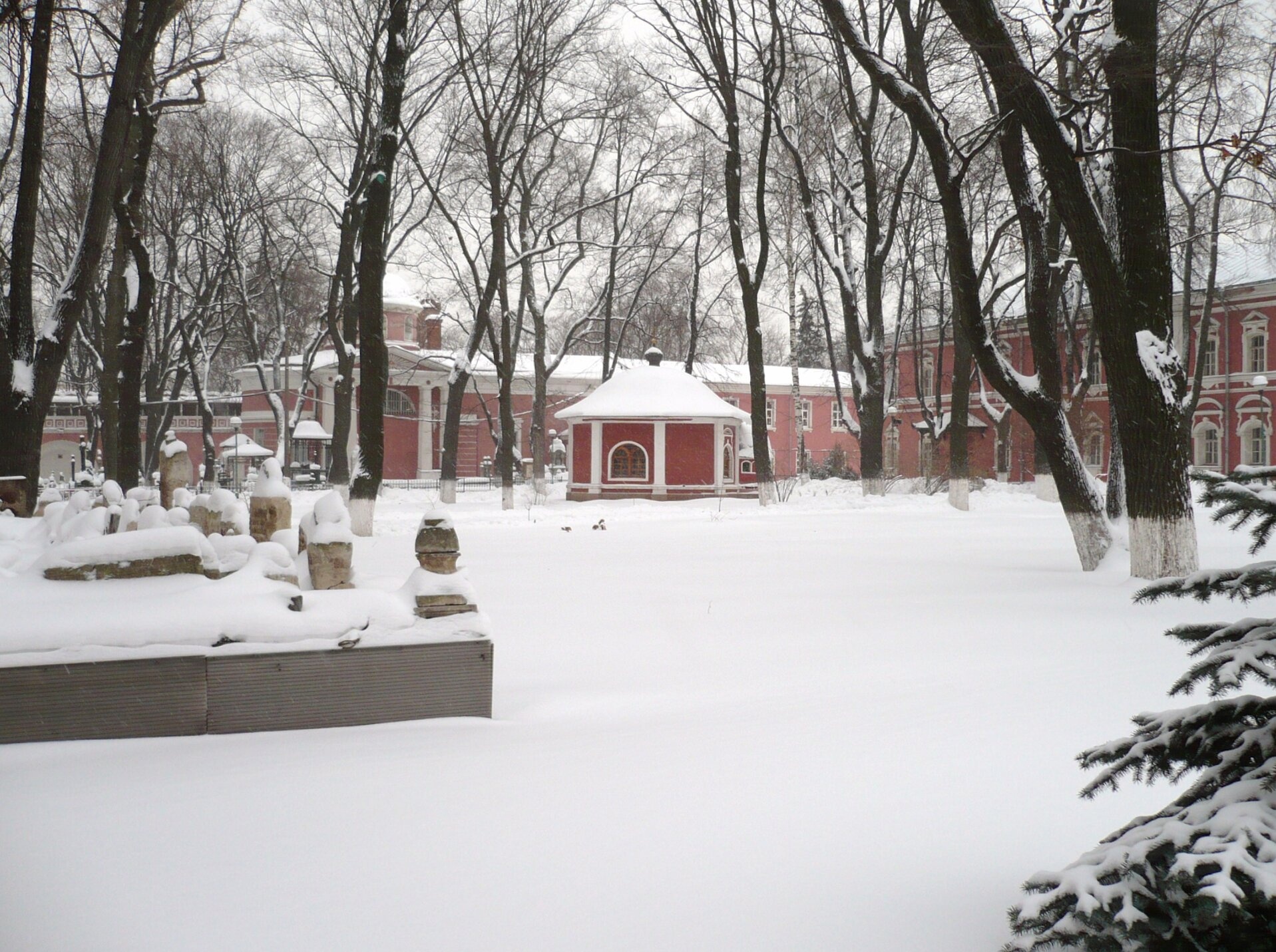 Каменный саркофаг в Донском монастыре: памятник православной культуры