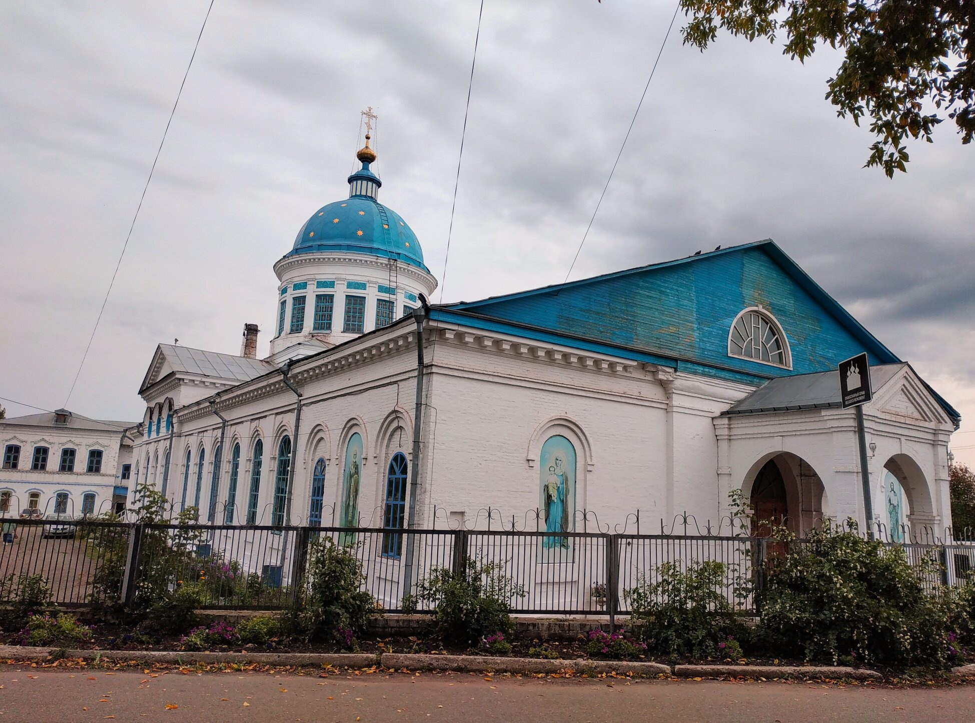 Никольский собор в Котельниче: вид с улицы Дзержинского