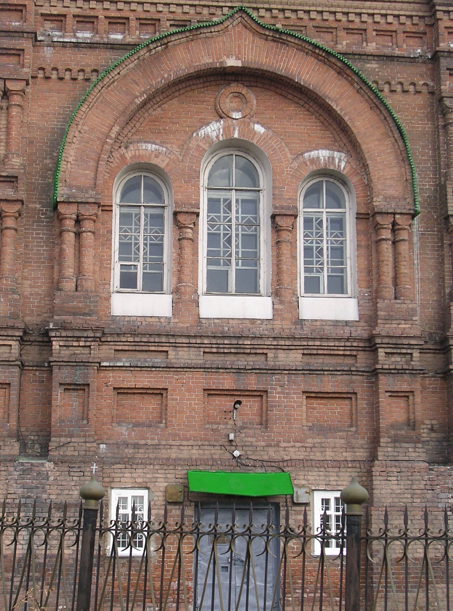 Фрагмент фасада Покровского собора в Барнауле