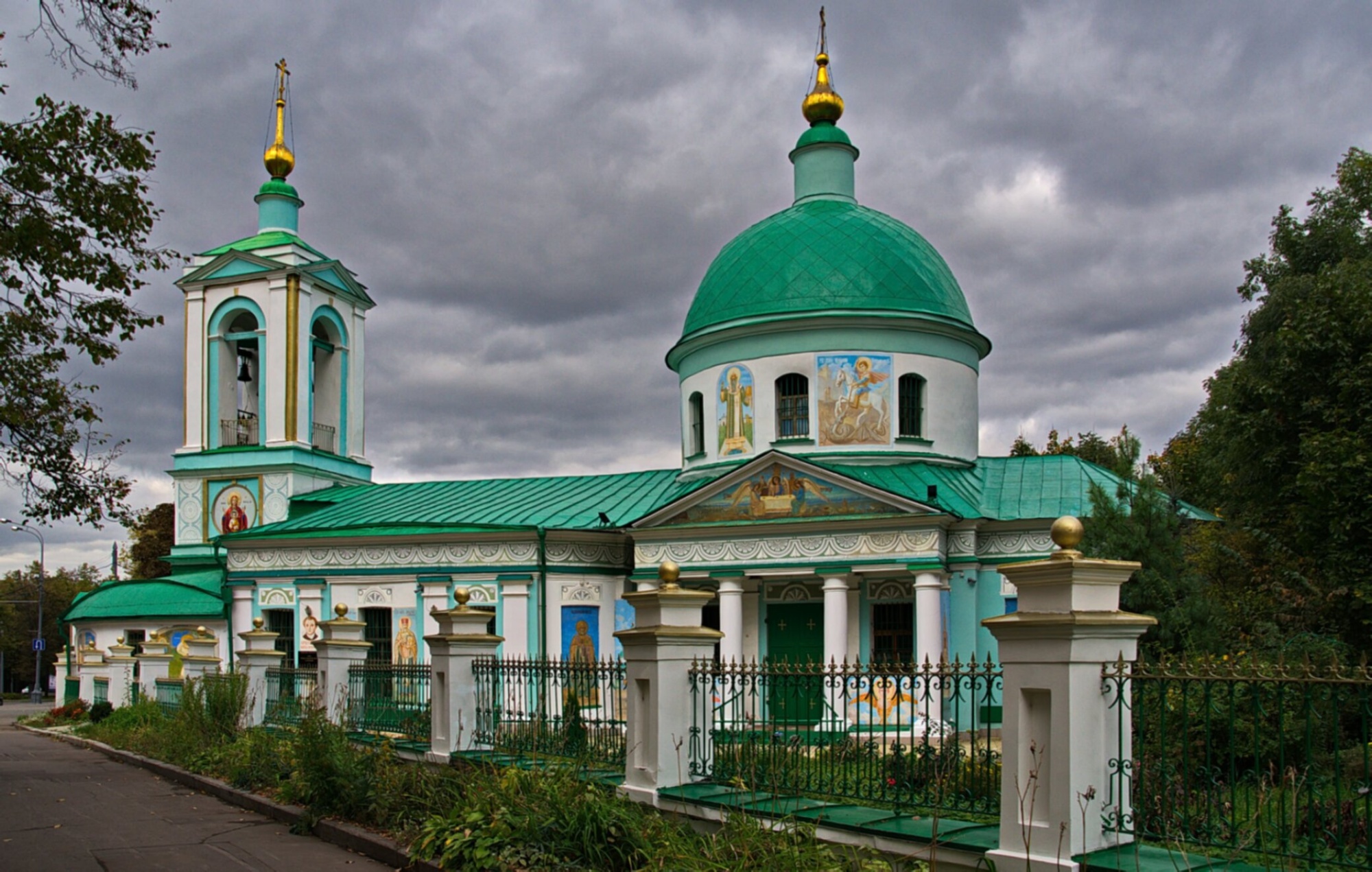 Храм Живоначальной Троицы на Воробьёвых горах