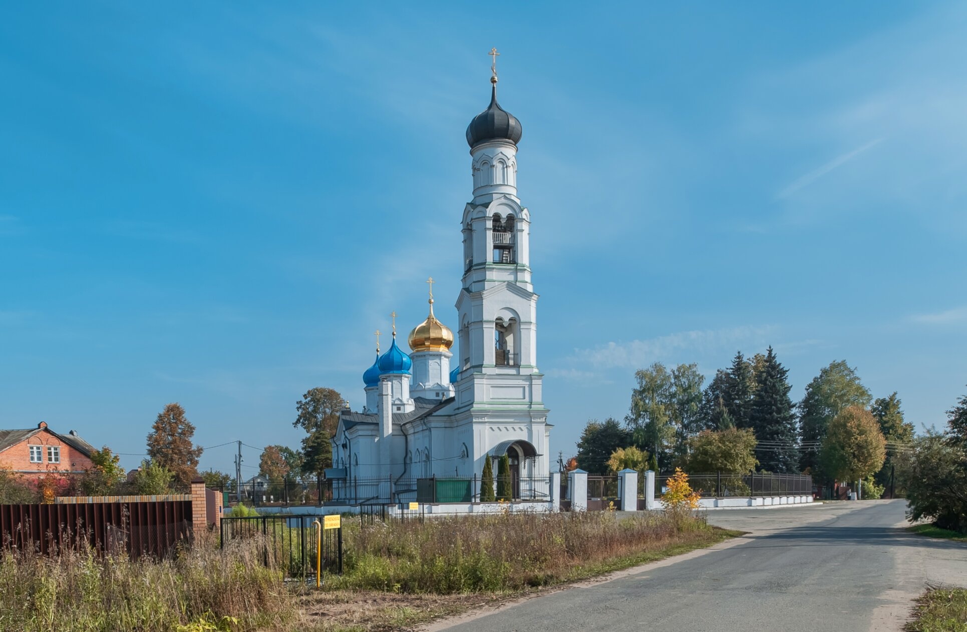 Церковь Воскресения Христова в селе Ашитково