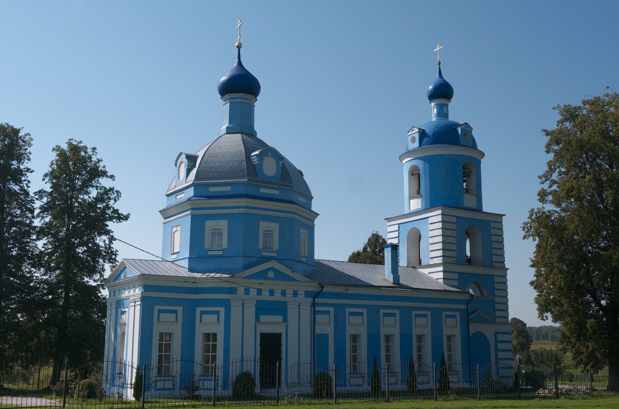 Вознесенская церковь в Перемилово: зимняя фотография
