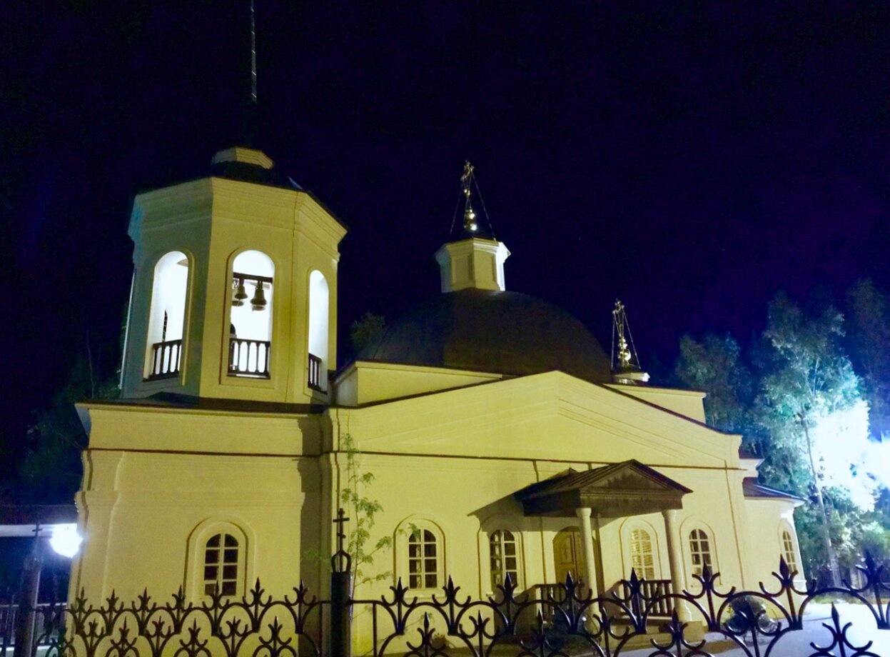 Храм Вознесения Господня в Горноправдинске - ночная фотография