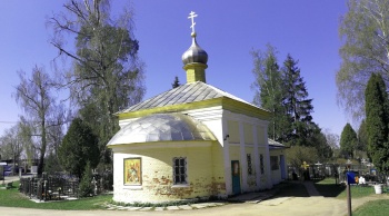 Храм Николая Чудотворца на старом кладбище в Истре