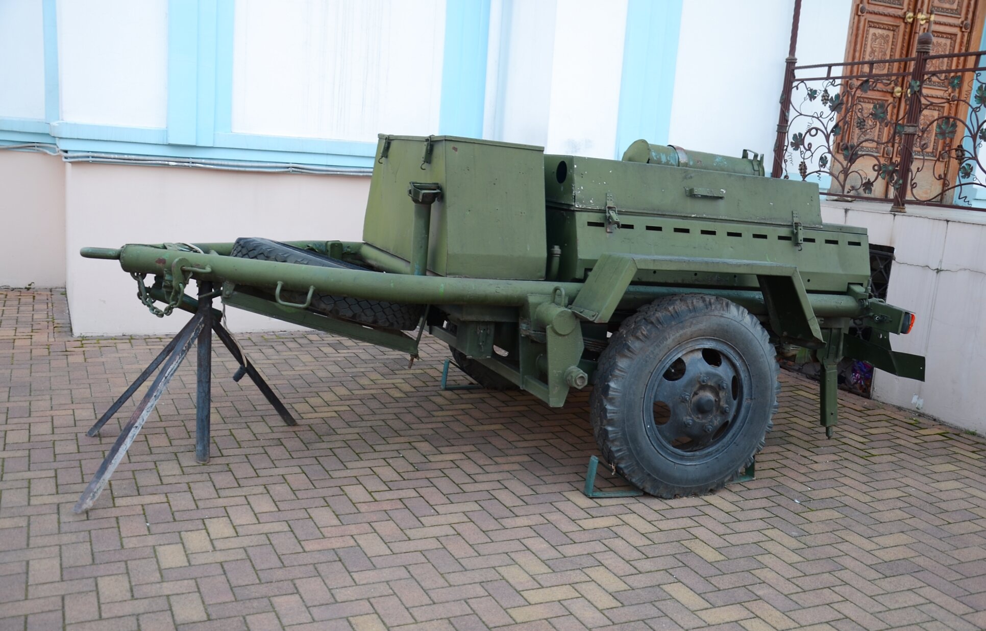 Полевая кухня КП-130 у стен храма Покрова Пресвятой Богородицы в Краснодаре