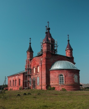 Храм Воскресения Христова в селе Онучино