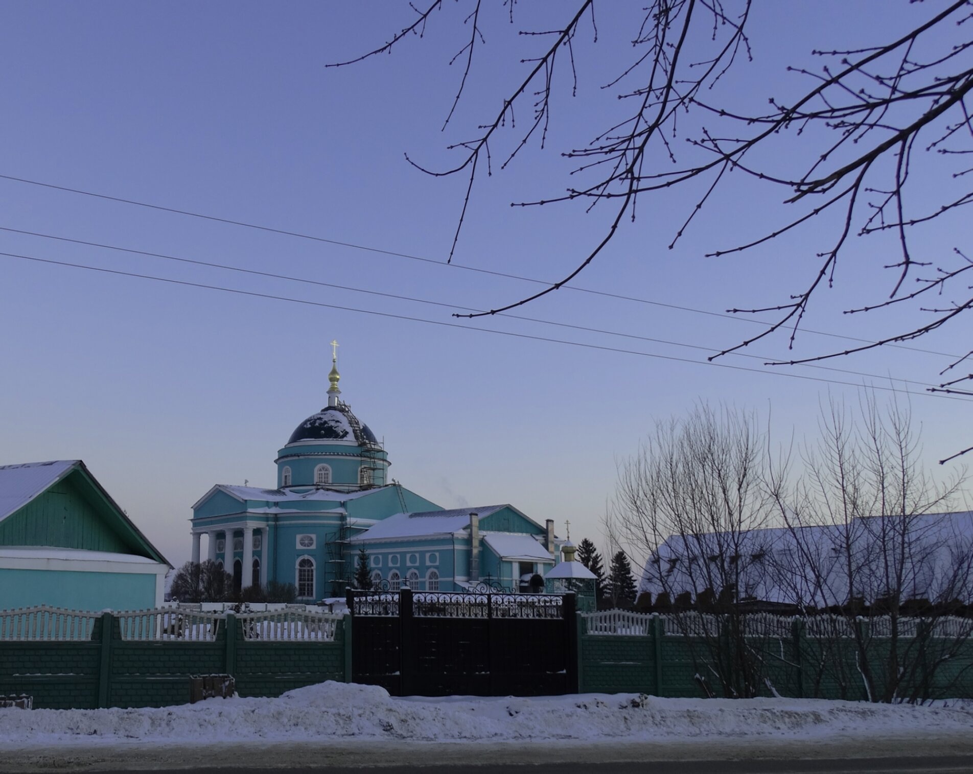 Храм Преподобного Сергия Радонежского в Выездном: зимняя святыня