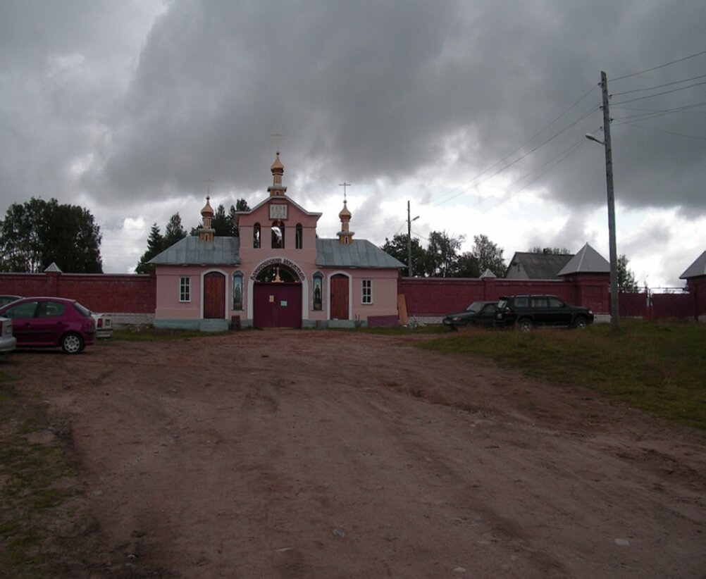 Вход в Важеозерский Спасо-Преображенский мужской монастырь