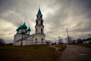 Храм Воскресения Христова в селе Левашово