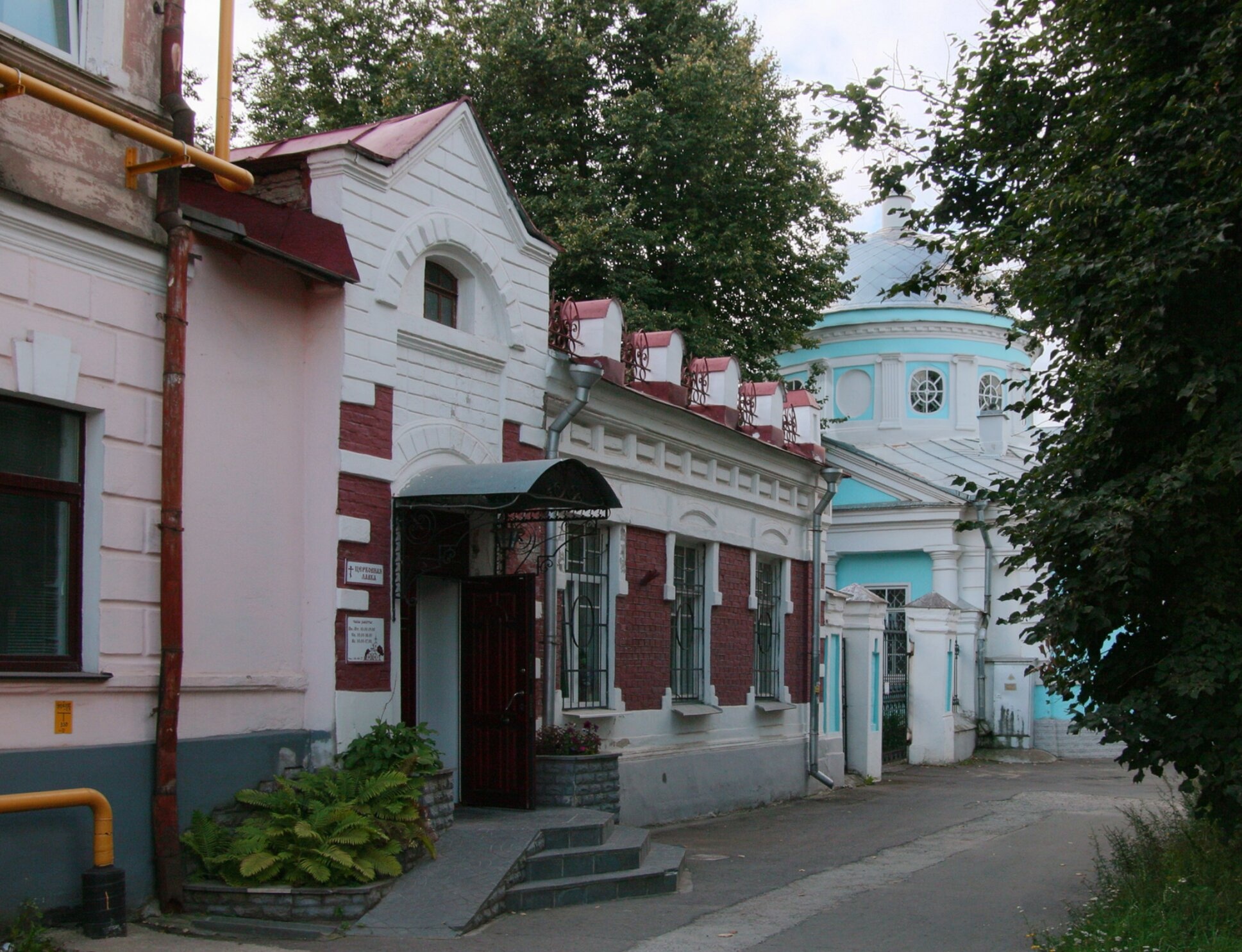 Улица, ведущая к Церкви Успения Пресвятой Богородицы с Полонища в Пскове