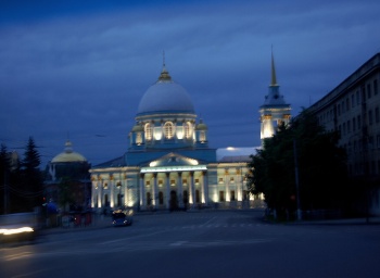 Знаменский кафедральный собор в Курске в вечернем освещении