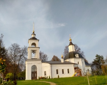 Храм Рождества Пресвятой Богородицы в деревне Селевкино