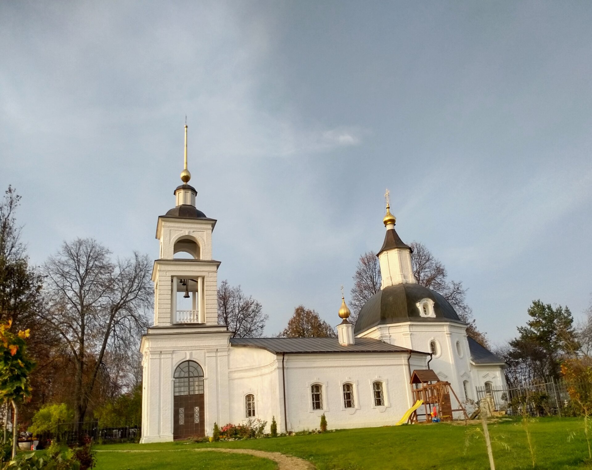 Храм Рождества Пресвятой Богородицы в деревне Селевкино