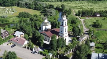Храм Петра и Павла в деревне Лужки