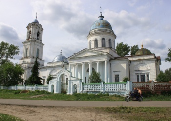 Храм Святой Живоначальной Троицы в Красном Бору