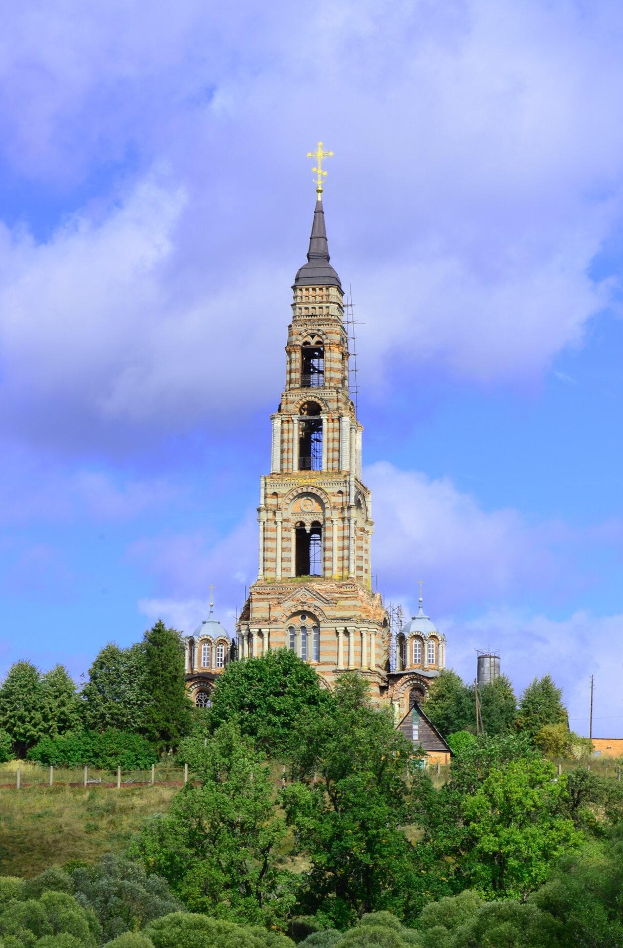 Колокольня церкви Рождества Иоанна Предтечи на Ивановой Горе