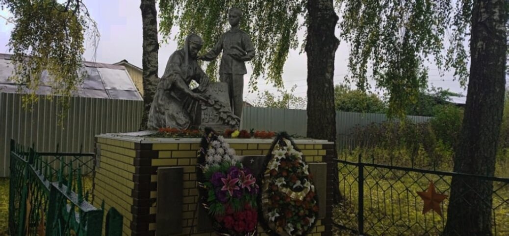 Памятник воинам в селе Отяково Боровского района