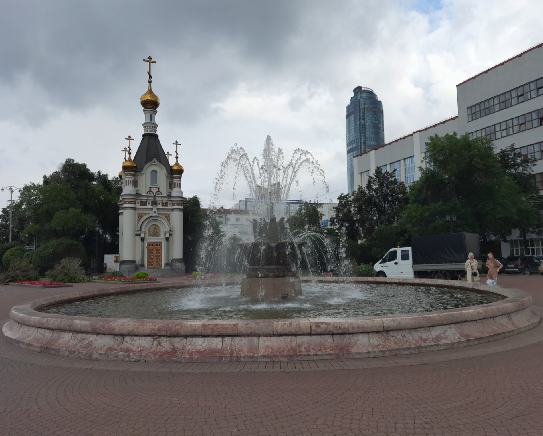Часовня Святой Екатерины и фонтан Каменный цветок в Екатеринбурге