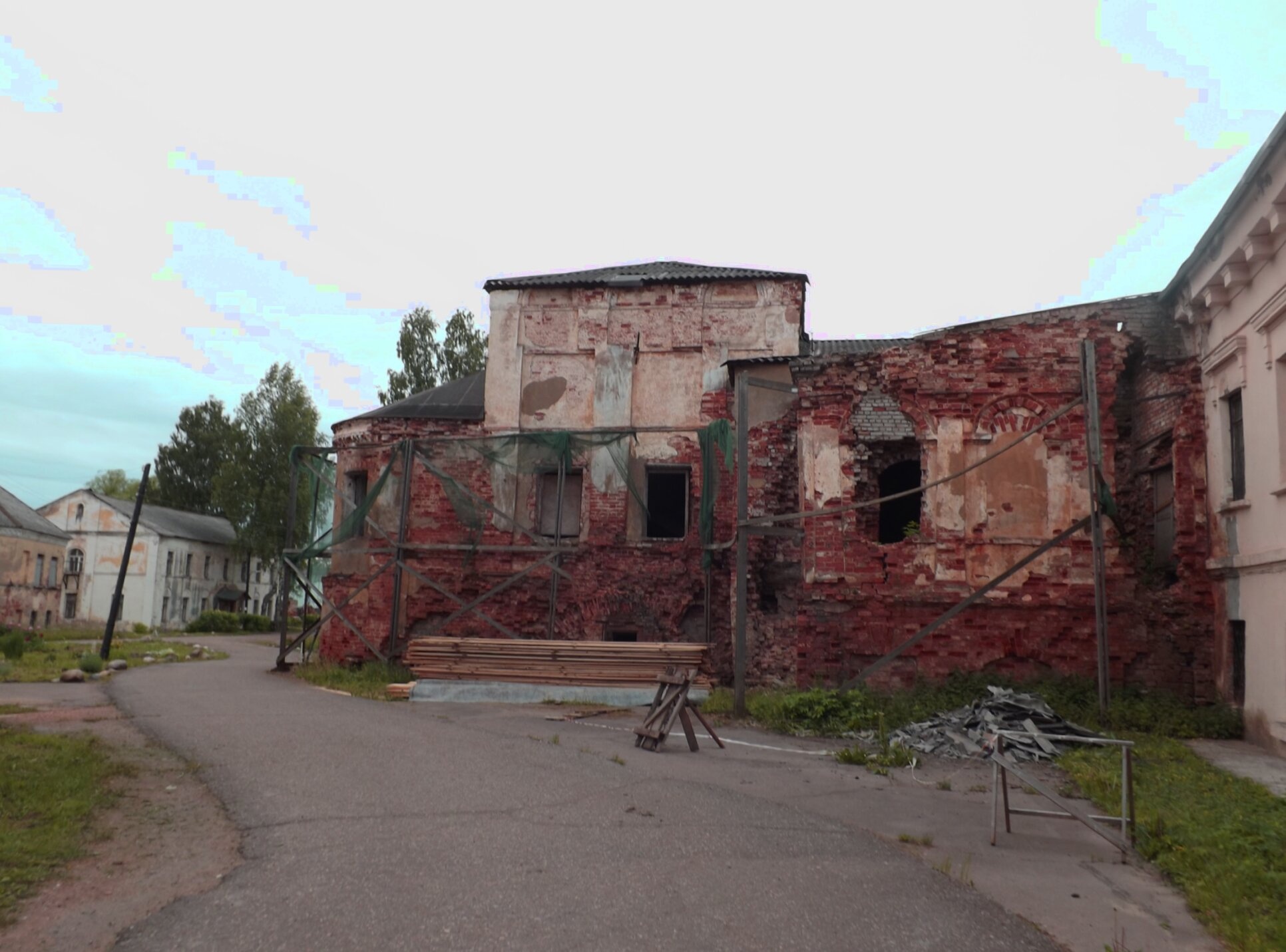 Тихвинский Введенский женский монастырь: история и современность