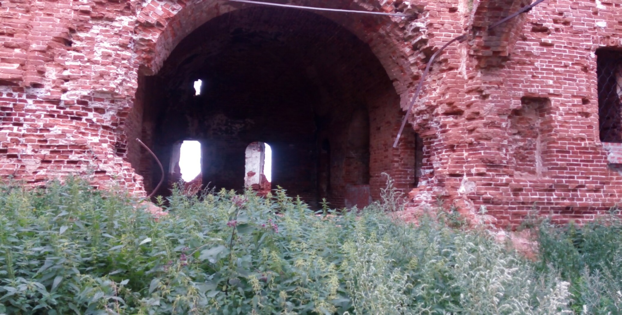 Руины Церкви Тихвинской иконы Божией Матери в селе Рыбниковское