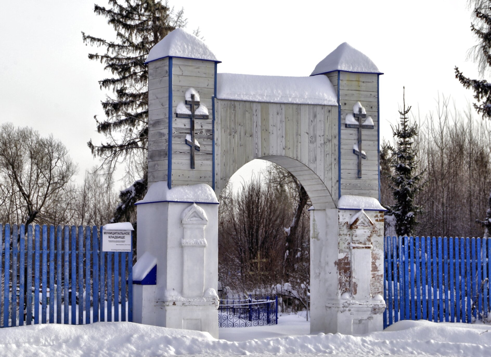 Вход на территорию Пятницкой (Вознесенской) церкви в Введенье