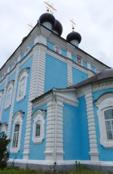 Введенская церковь в поселке Кравотынь