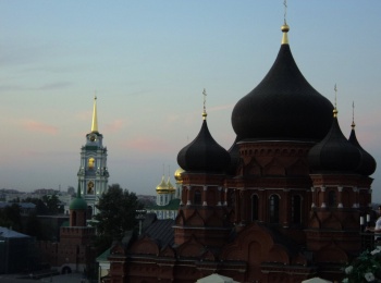 Вечерний вид на Успенский собор в Туле