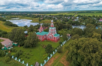 Церковь Смоленской иконы Божией Матери в Софрино - вид с высоты