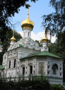 Храм Живоначальной Троицы при больнице святого Владимира в Москве