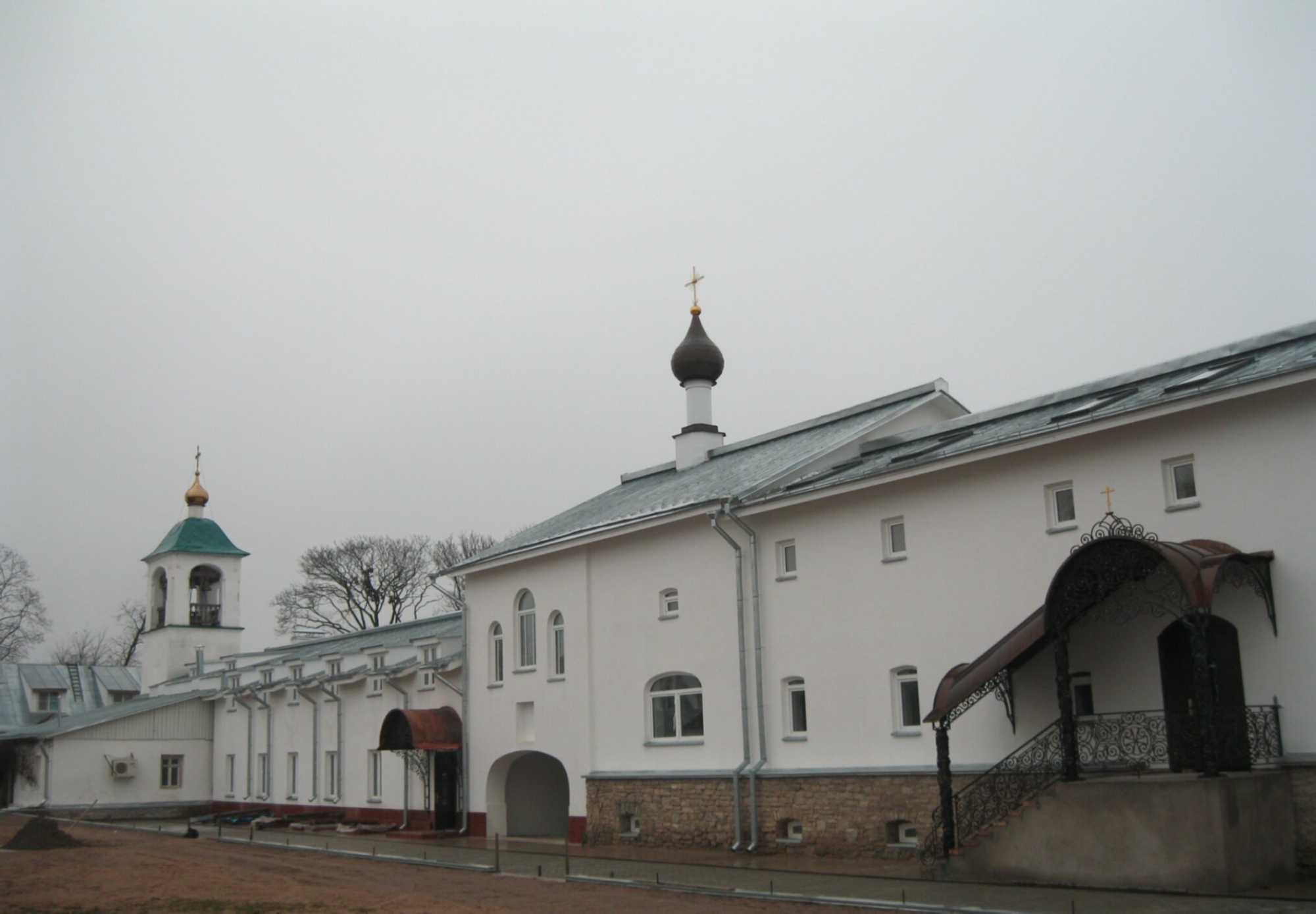 Снетогорский монастырь в Пскове: святая обитель на берегу Великой