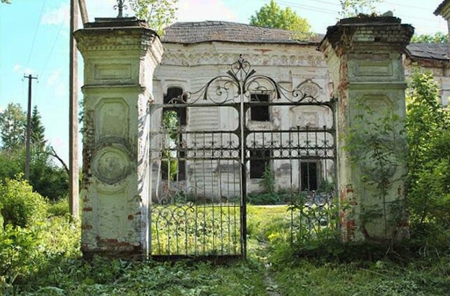 Храм Преображения Господня в усадьбе Хотылёво