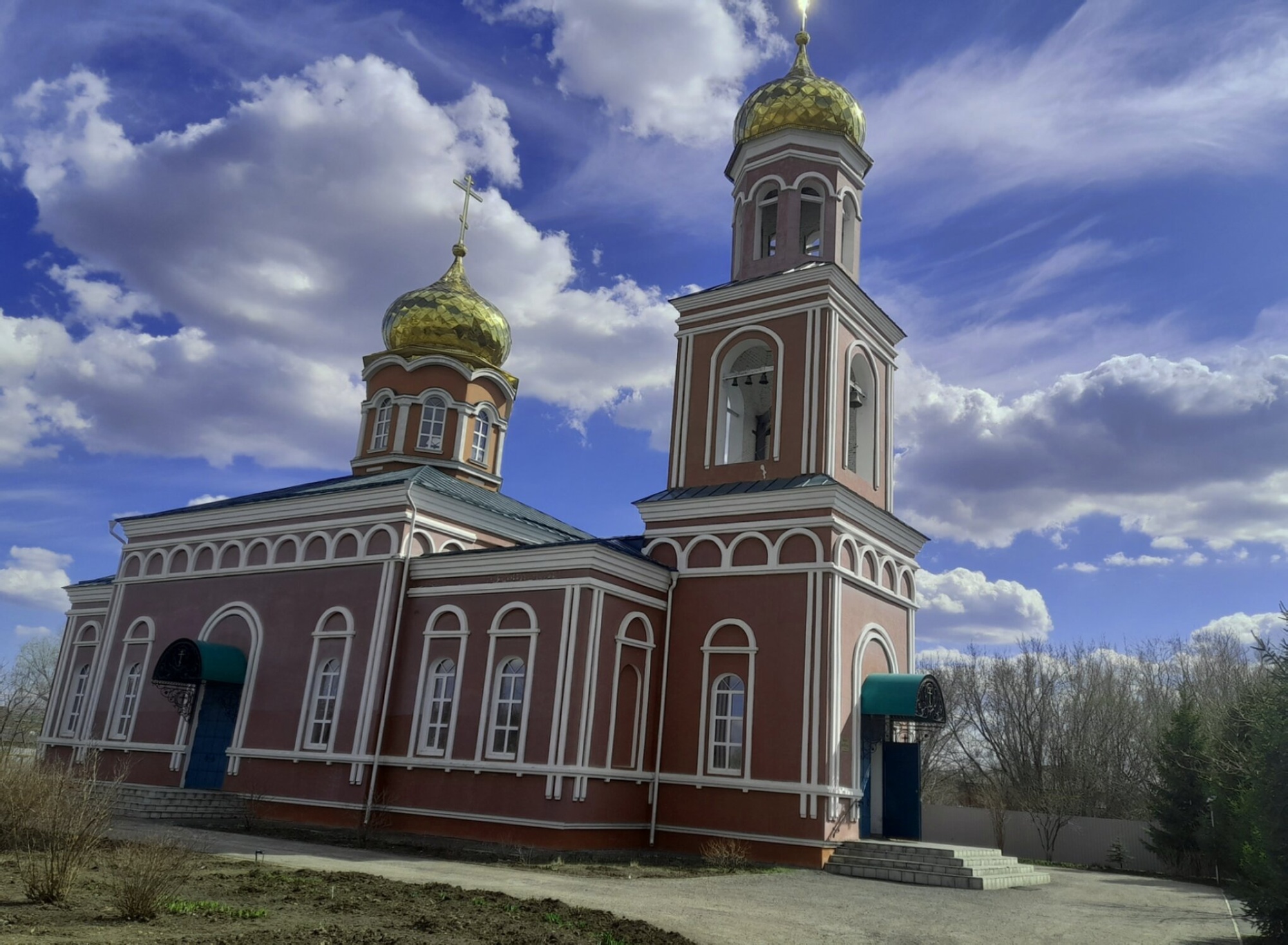 Храм во имя святых первоверховных апостолов Петра и Павла в Красноармейске