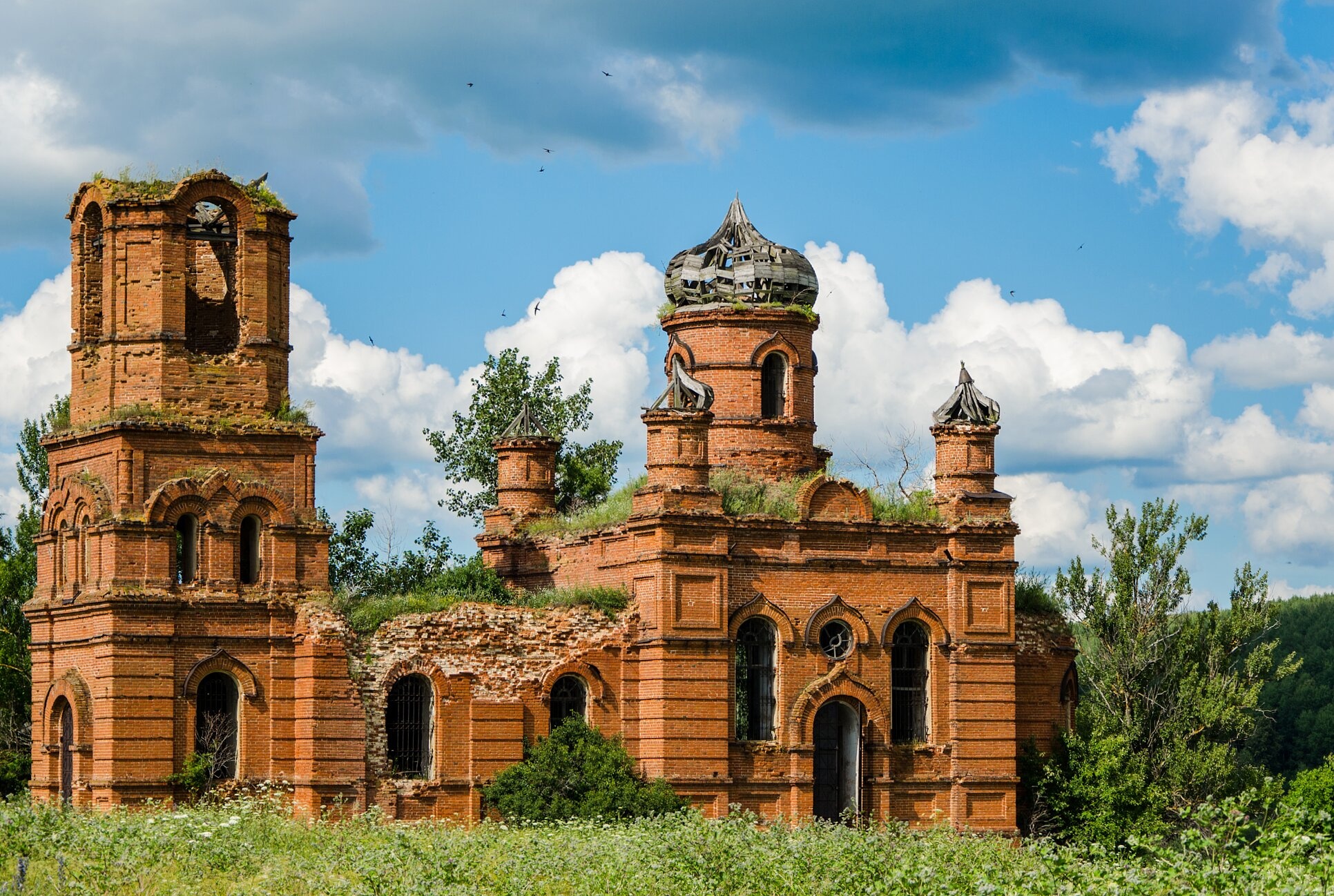 Казанская церковь в селе Никольско-Райское: история в руинах