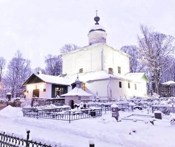 Храм Святых Жён-Мироносиц в Пскове зимой