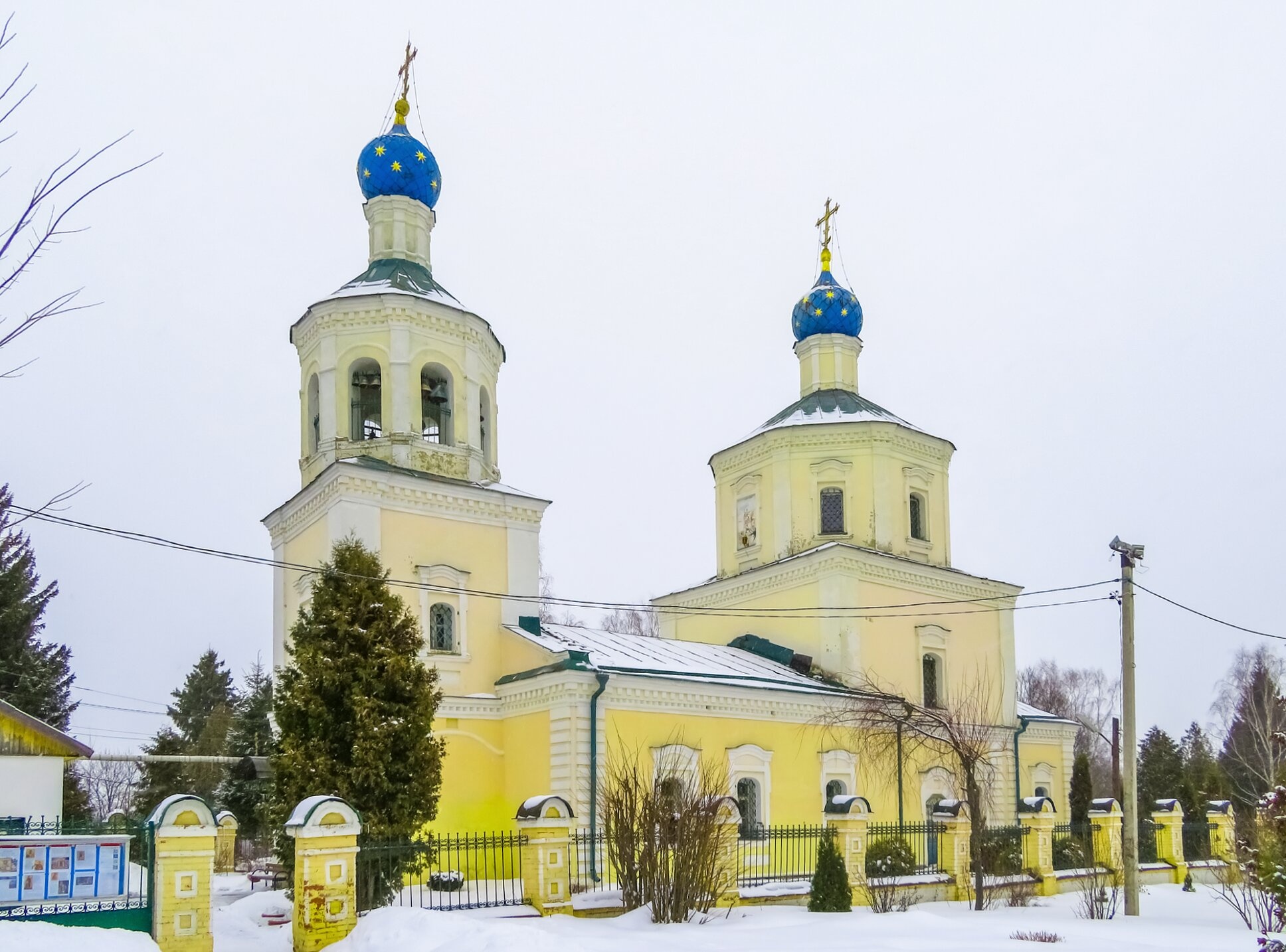 Церковь Успения Пресвятой Богородицы в Новосёлках: зимний вид