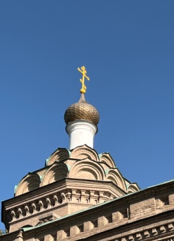 Золоченый купол храма Святого Алексия Московского в Самарканде
