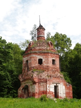 Храм Живоначальной Троицы в селе Лужники