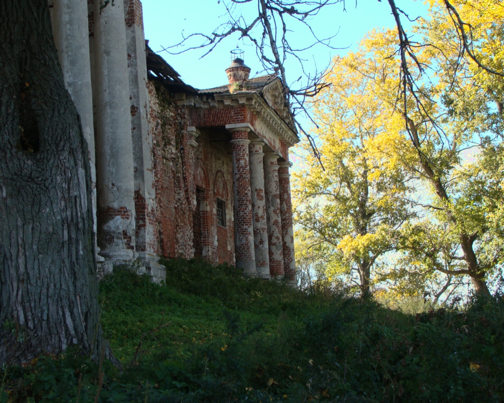 Храм Воскресения Христова в селе Ловцы