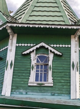 Окно храма Святой Живоначальной Троицы во Всеволожске