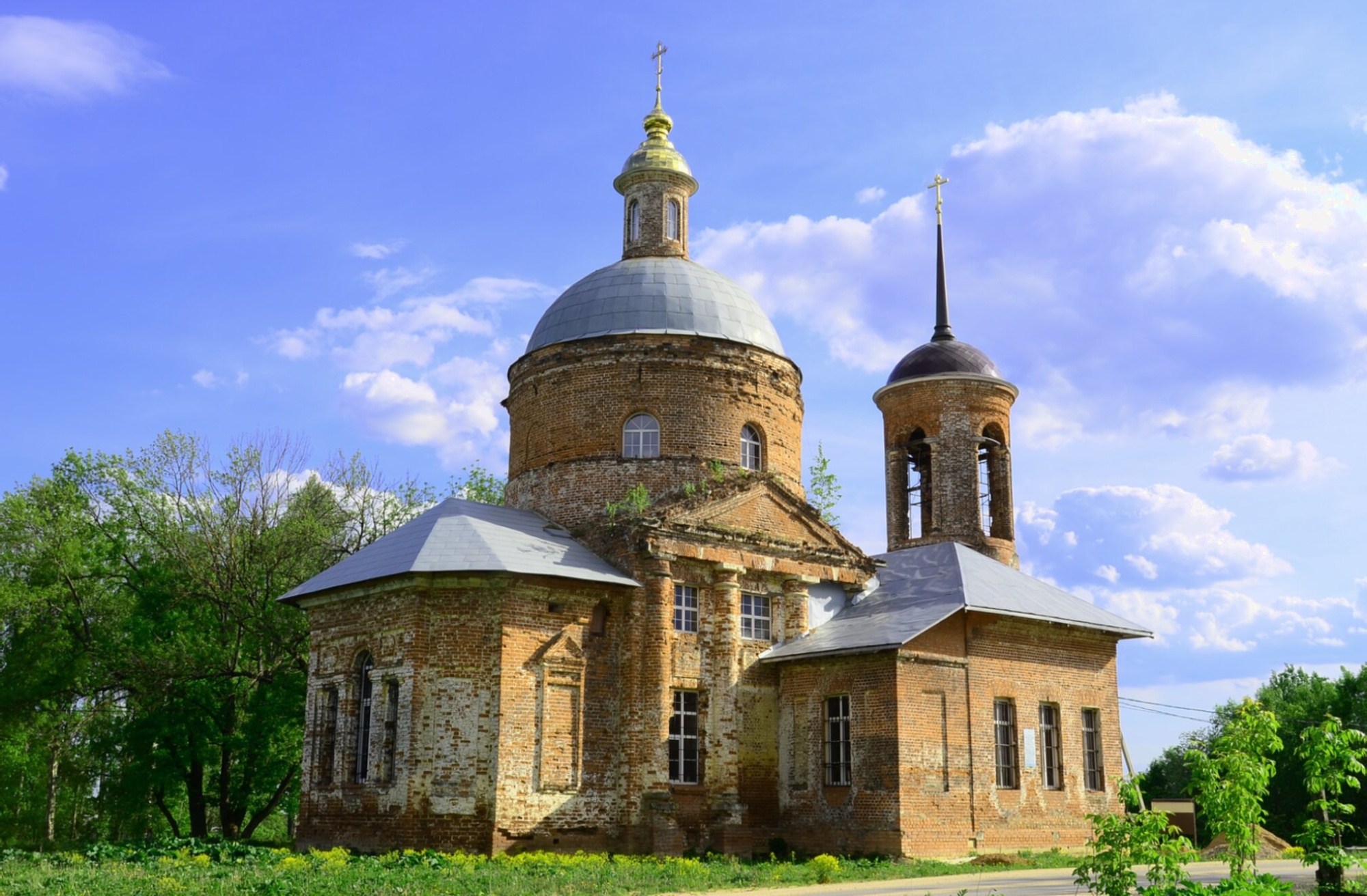 Васильевская церковь (храм Боголюбской иконы Божией Матери) в селе Парфеньево