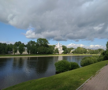 Церковь Иоанна Златоуста в Вологде на берегу реки